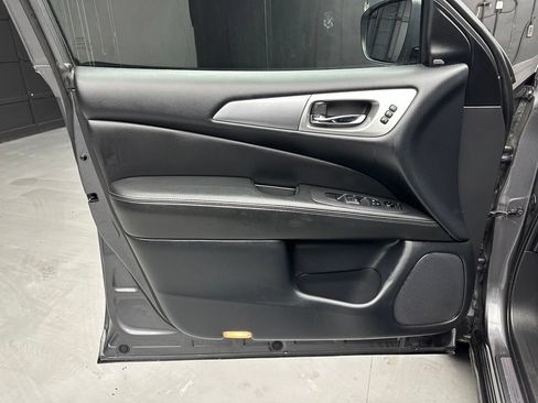 Used 2019 Nissan Pathfinder SL AWD/4WD image 27