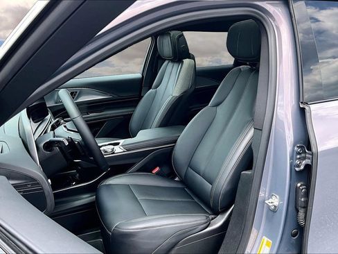 Certified 2024 Cadillac Lyriq Tech w/ LPO, Floor Liner Package AWD/4WD image 21