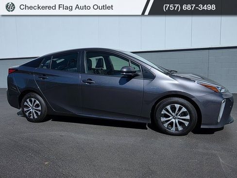 Used 2022 Toyota Prius XLE image 10