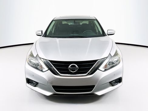 Used 2018 Nissan Altima 3.5 SL image 2