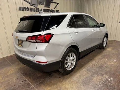 Used 2022 Chevrolet Equinox LS w/ LS Convenience Package image 8