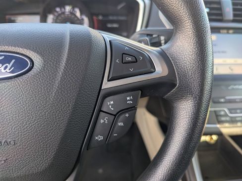 Used 2019 Ford Fusion SE image 22