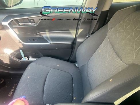 Used 2021 Toyota RAV4 XLE FWD image 19