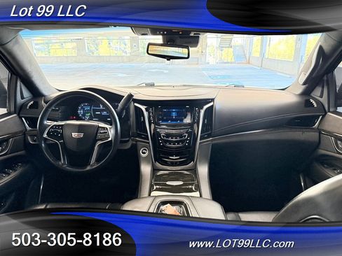 Used 2017 Cadillac Escalade Platinum image 12