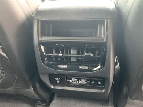 Certified 2025 Jeep Grand Cherokee Limited w/ Black Appearance Package image 40