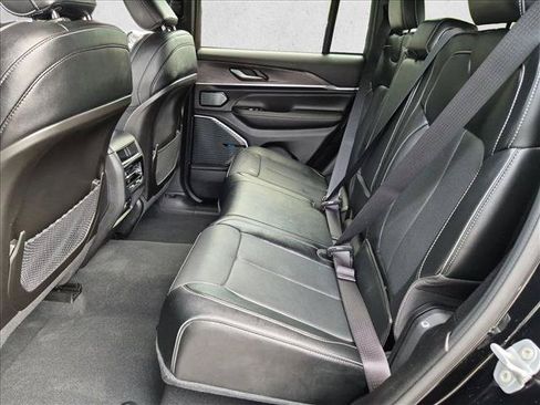 Used 2023 Jeep Grand Cherokee Overland AWD/4WD image 20