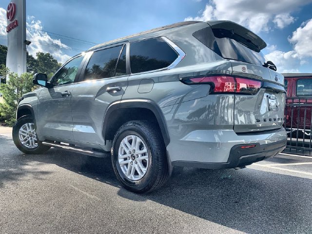 Used 2024 Toyota Sequoia SR5 w/ SR5 Premium Package AWD/4WD image 6
