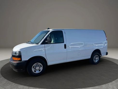 Used 2021 Chevrolet Express 2500 image 2