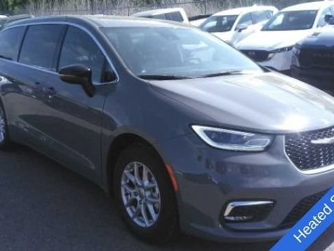 Used 2025 Chrysler Pacifica Select FWD image 6