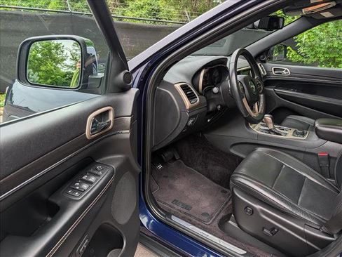 Used 2016 Jeep Grand Cherokee Limited w/ Luxury Group II AWD/4WD image 30