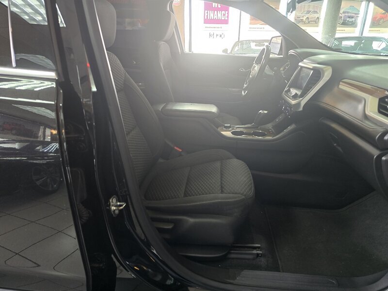 Used 2018 GMC Acadia SLE w/ Driver Alert Package I AWD/4WD image 18