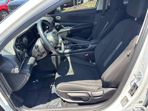Used 2022 Hyundai Elantra SEL w/ Convenience Package FWD image 14
