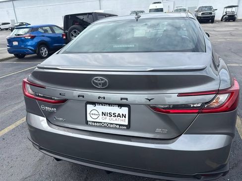 Used 2025 Toyota Camry SE FWD image 6