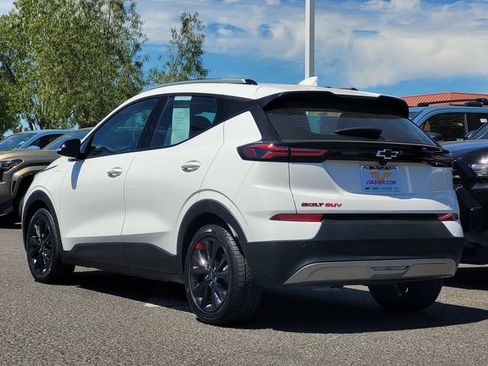 Used 2023 Chevrolet Bolt EUV LT w/ Convenience Package FWD image 8