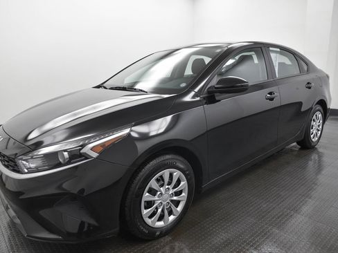 Used 2024 Kia Forte LX image 3