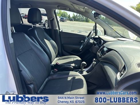 Used 2018 Chevrolet Trax LT w/ LT Convenience Package FWD image 21