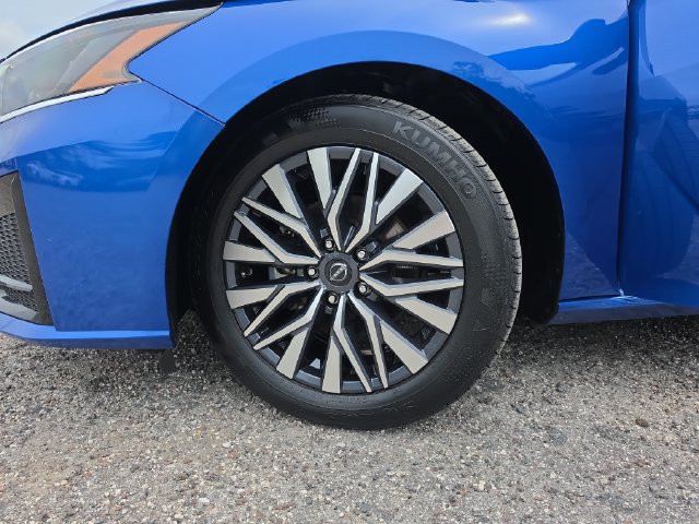 Used 2025 Nissan Altima 2.5 SV FWD image 27
