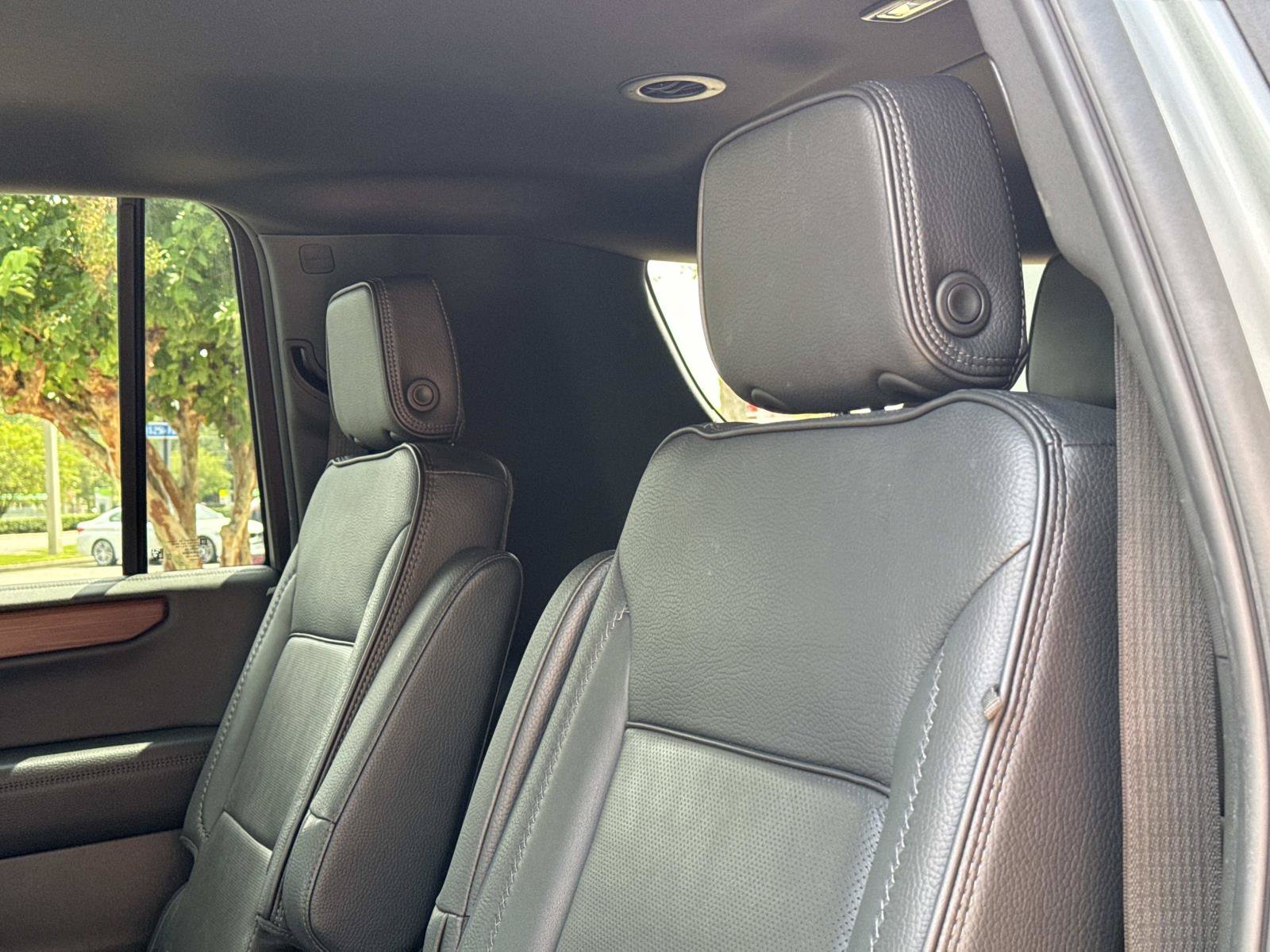 Used 2025 GMC Yukon XL Denali AWD/4WD image 18