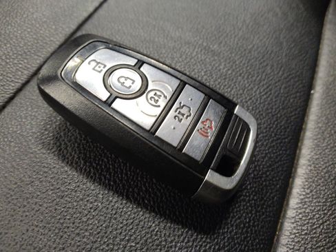 Used 2018 Ford Explorer XLT w/ Equipment Group 202A FWD image 32