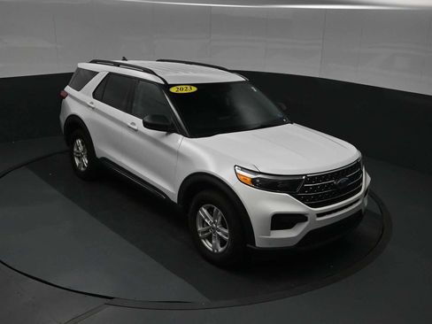 Used 2023 Ford Explorer XLT AWD/4WD image 39