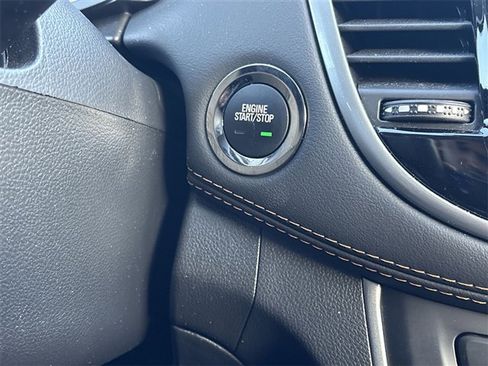 Used 2022 Chevrolet Trax LT w/ LT Convenience Package image 16