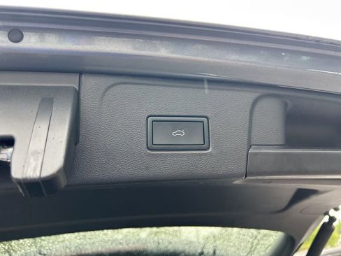 Used 2024 Volkswagen Atlas SE image 32