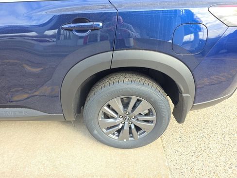 New 2026 Nissan Pathfinder SV image 12