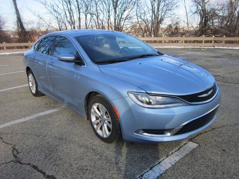 Used 2015 Chrysler 200 Limited w/ Convenience Group image 4