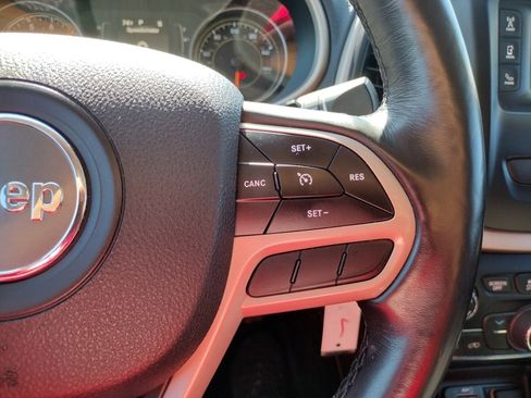 Used 2017 Jeep Cherokee Latitude w/ Cold Weather Group image 24