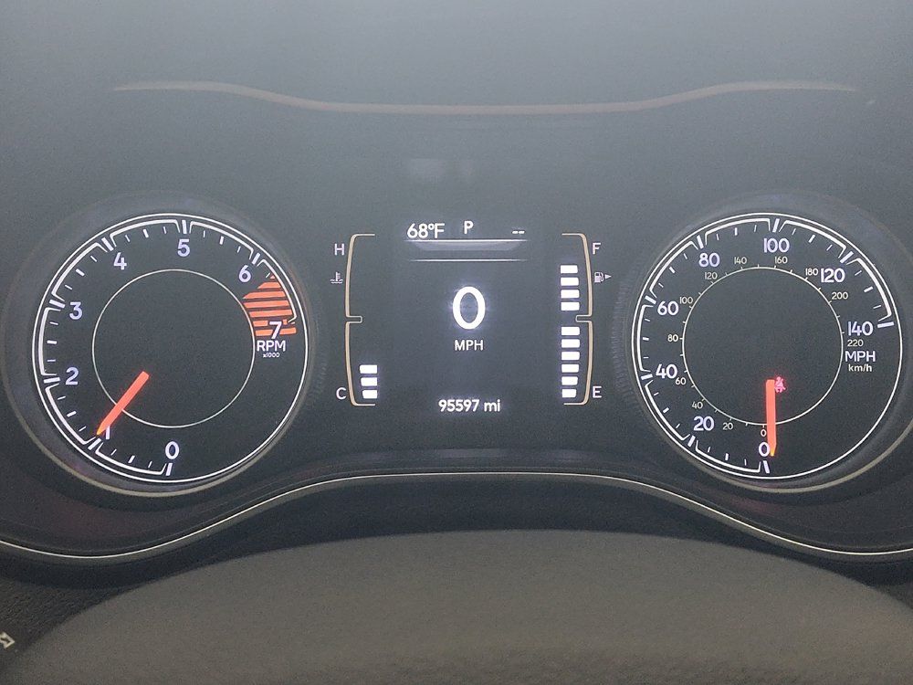 Used 2019 Jeep Cherokee Latitude Plus FWD image 23