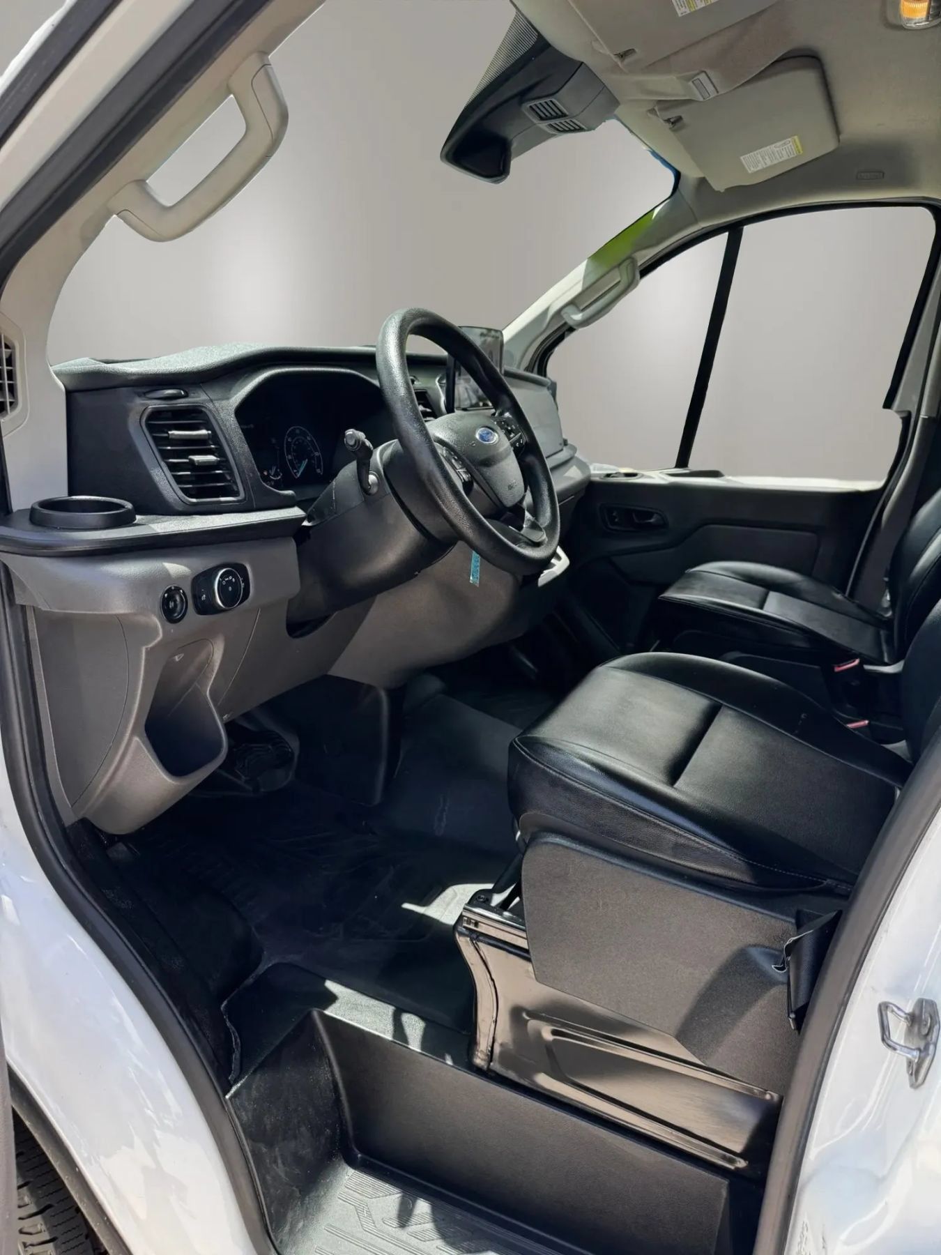 Used 2020 Ford Transit 150 Low Roof RWD image 14