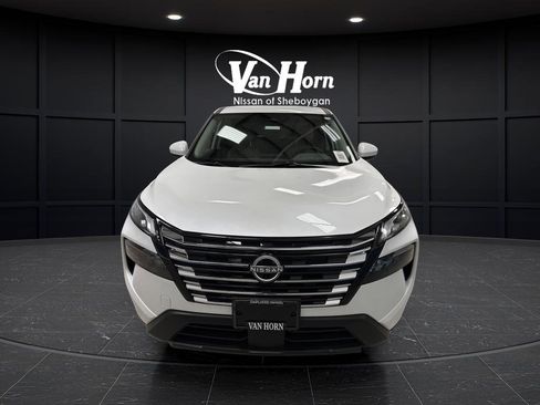 Used 2025 Nissan Rogue SV image 9