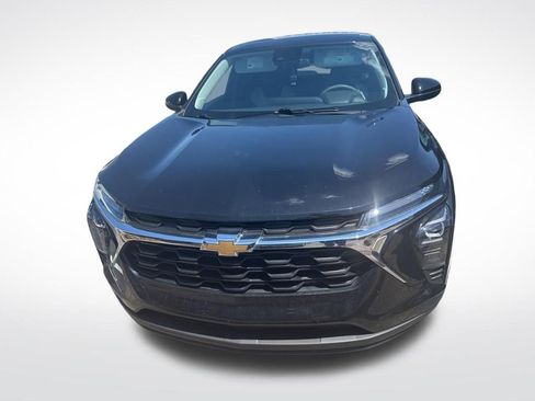 Used 2025 Chevrolet Trax LS w/ LS Convenience Package FWD image 3