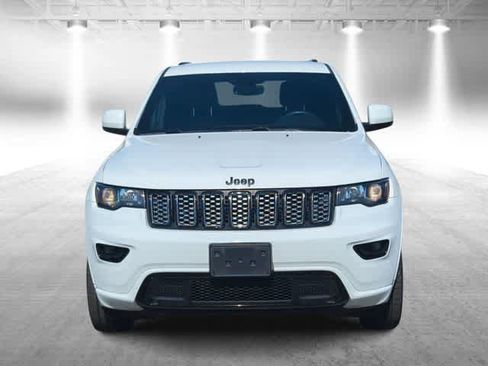 Certified 2018 Jeep Grand Cherokee Altitude AWD/4WD image 3