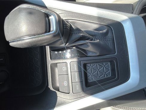 Used 2020 Toyota RAV4 XLE Premium FWD image 19