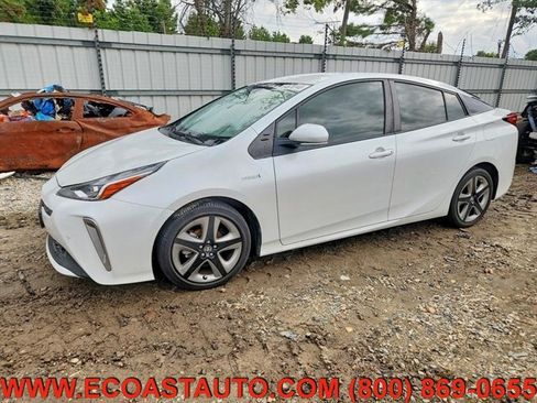 Used 2022 Toyota Prius XLE FWD image 3