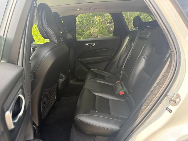 Used 2024 Volvo XC60 B5 Core AWD/4WD image 17