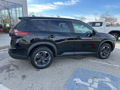 Used 2024 Nissan Rogue SV image 33