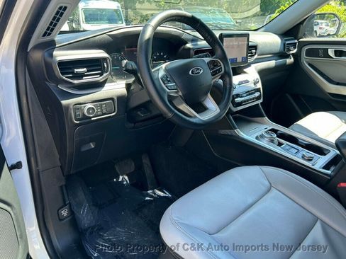 Used 2021 Ford Explorer XLT w/ Equipment Group 202A AWD/4WD image 22