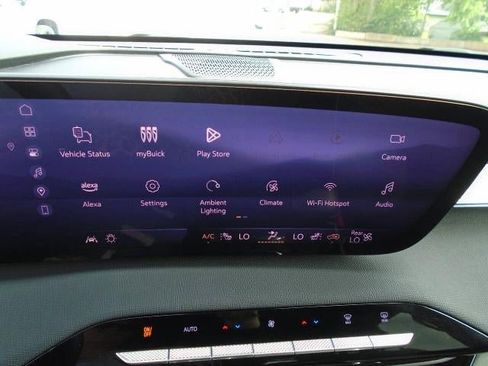 Certified 2025 Buick Enclave Preferred AWD/4WD image 12