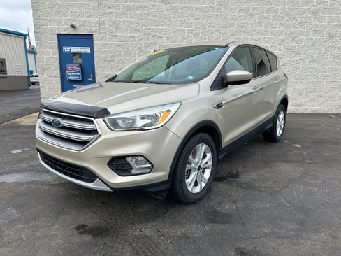 Used 2017 Ford Escape SE w/ SE Cold Weather Package image 1