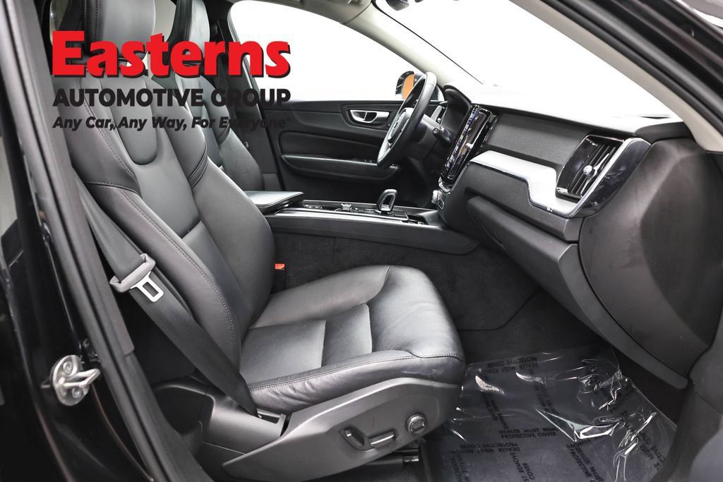 Used 2023 Volvo XC60 B5 Core FWD image 25