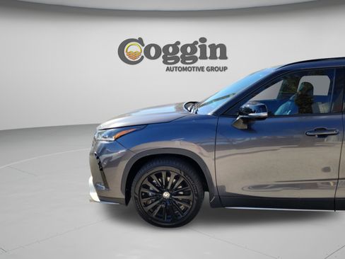 Used 2023 Toyota Highlander XSE FWD image 32