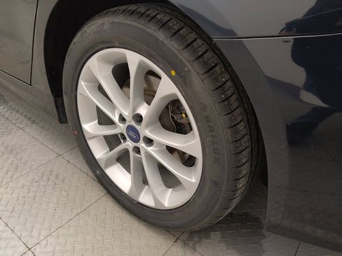 Used 2020 Ford Fusion SE image 31