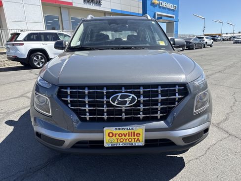Used 2025 Hyundai Venue SEL FWD image 8