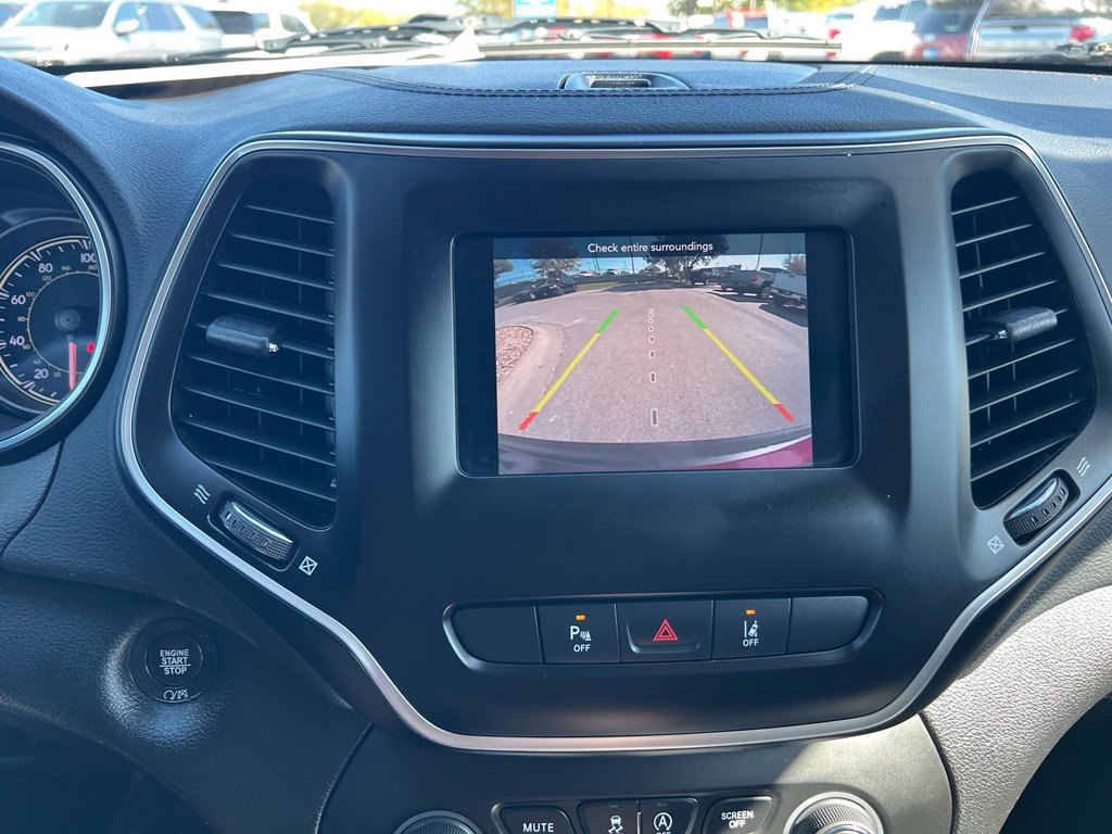 Used 2021 Jeep Cherokee Latitude Plus AWD/4WD image 36