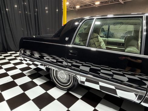 Used 1995 Cadillac Fleetwood Brougham RWD image 19