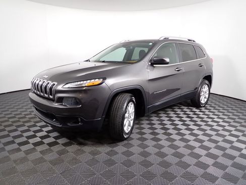 Used 2014 Jeep Cherokee Latitude w/ Cold Weather Group image 10