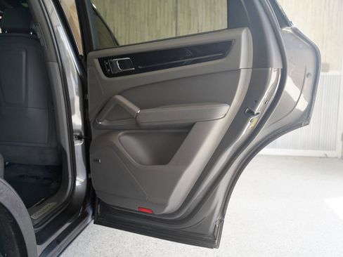 Used 2019 Porsche Cayenne S AWD/4WD image 39