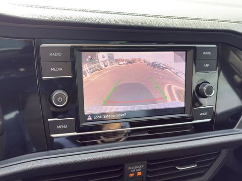 Used 2024 Volkswagen Jetta SE w/ Panoramic Sunroof Package image 19